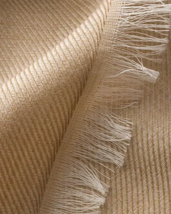 Pañuelo cuadrado maxi de lana y seda Pañuelo cuadrado maxi de lana y seda