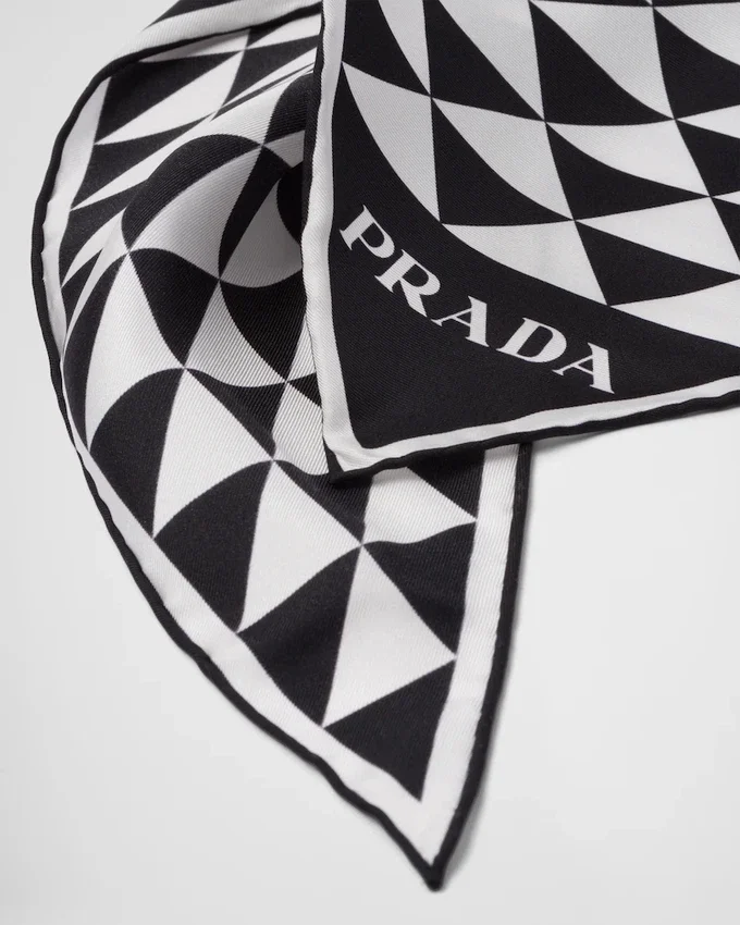 Pañuelo de sarga de seda estampado Pañuelo de sarga de seda estampado