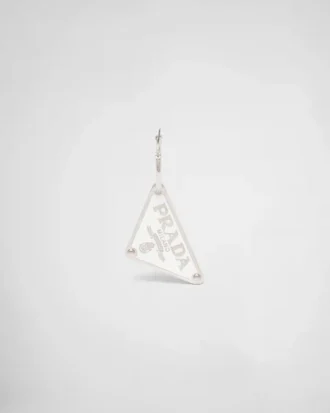 Pendiente derecho con el símbolo Symbole de Prada