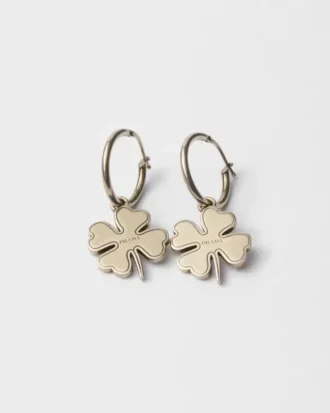 Pendientes de aro de metal con charm Pendientes de aro de metal con charm