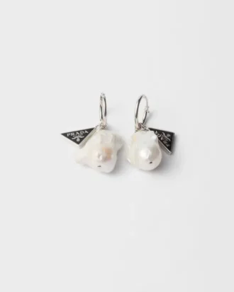 Pendientes de metal y perlas