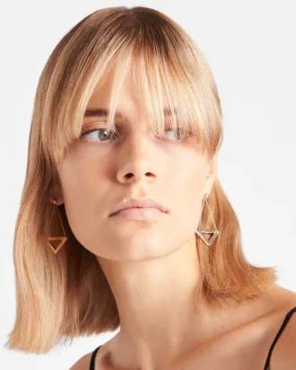 Pendientes largos con corte en oro amarillo y diamantes de la colección Eternal Gold