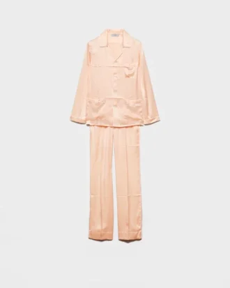 Pijama de satén de estilo vintage