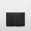 Portapasaportes de Re-Nylon y piel Saffiano Portapasaportes de Re-Nylon y piel Saffiano