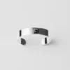 Pulsera con logotipo y joyas Pulsera con logotipo y joyas