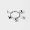 Pulsera de metal con perlas