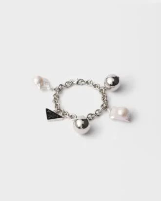Pulsera de metal con perlas