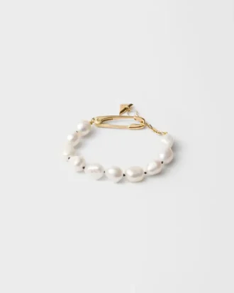 Pulsera de metal con perlas