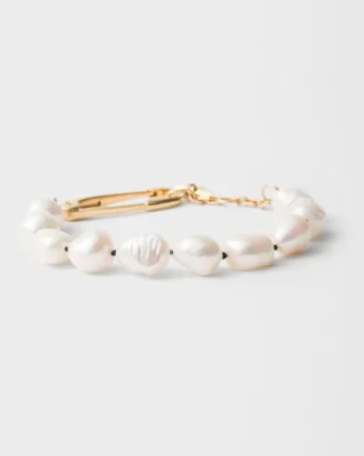 Pulsera de metal con perlas