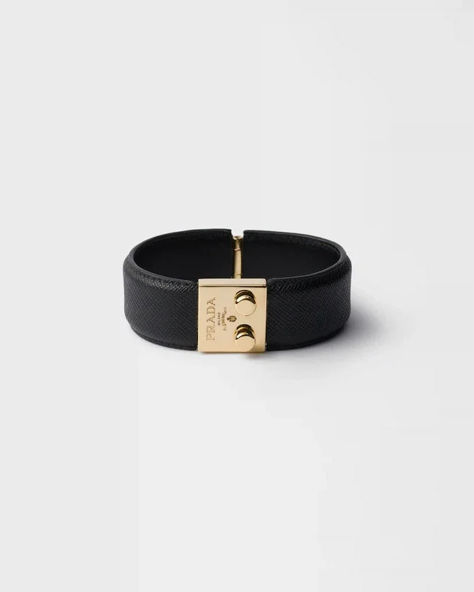 Pulsera de metal y piel Saffiano Pulsera de metal y piel Saffiano