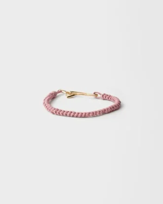 Pulsera de piel napa trenzada con adorno metálico Pulsera de piel napa trenzada con adorno metálico