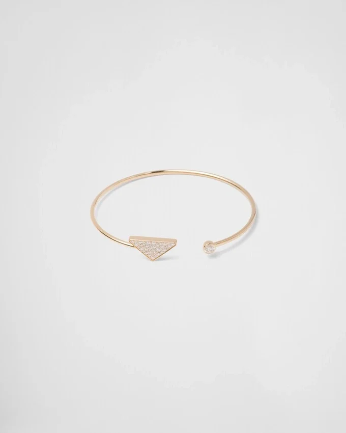 Pulsera rígida Eternal Gold en oro amarillo con diamantes Pulsera rígida Eternal Gold en oro amarillo con diamantes
