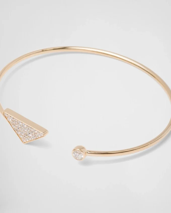 Pulsera rígida Eternal Gold en oro amarillo con diamantes Pulsera rígida Eternal Gold en oro amarillo con diamantes