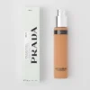 Recambio de la base de maquillaje Prada Reveal Skin Optimizing Foundation – Dn70 – Neutro oscuro Recambio de la base de maquillaje Prada Reveal Skin Optimizing Foundation – Dn70 – Neutro oscuro