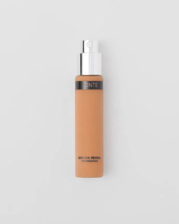 Recambio de la base de maquillaje Prada Reveal Skin Optimizing Foundation – Dn75 – Neutro oscuro Recambio de la base de maquillaje Prada Reveal Skin Optimizing Foundation – Dn75 – Neutro oscuro