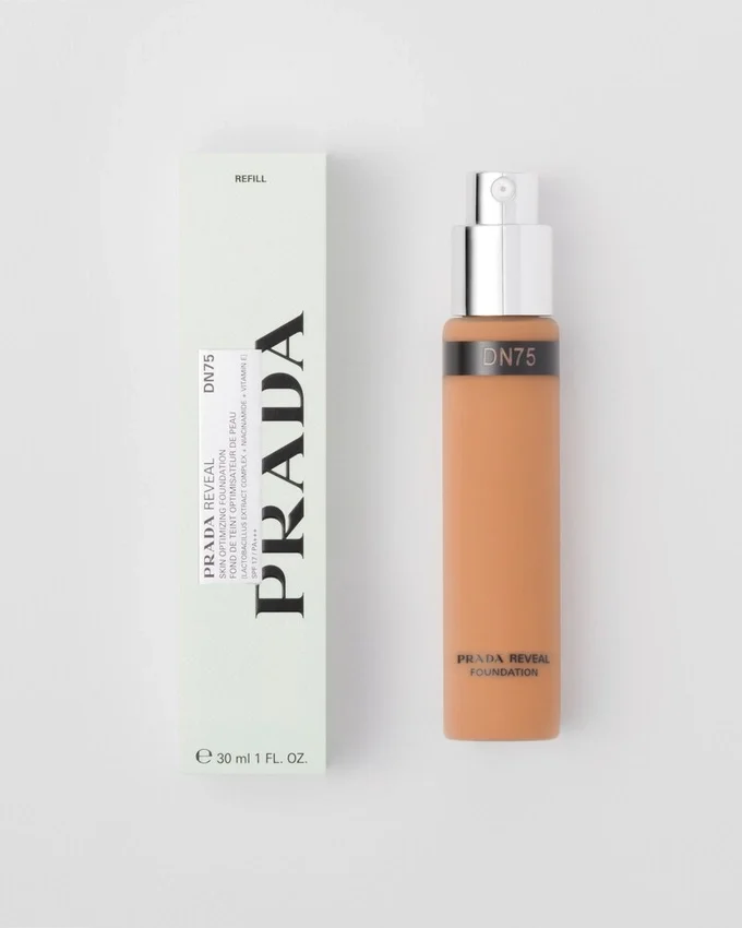 Recambio de la base de maquillaje Prada Reveal Skin Optimizing Foundation – Dn75 – Neutro oscuro Recambio de la base de maquillaje Prada Reveal Skin Optimizing Foundation – Dn75 – Neutro oscuro