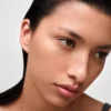 Recambio de la base de maquillaje Prada Reveal Skin Optimizing Foundation – Mn40 – Neutro medio