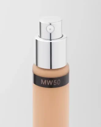 Recambio de la base de maquillaje Prada Reveal Skin Optimizing Foundation – Mw50 – Tono medio cálido