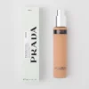 Recambio de la base de maquillaje Prada Reveal Skin Optimizing Foundation – Mw55 – Tono medio cálido Recambio de la base de maquillaje Prada Reveal Skin Optimizing Foundation – Mw55 – Tono medio cálido