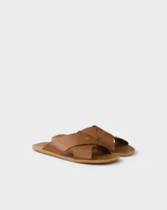 Sandalias de cuero con diseño entrecruzado