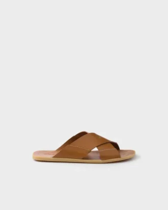 Sandalias de cuero con diseño entrecruzado