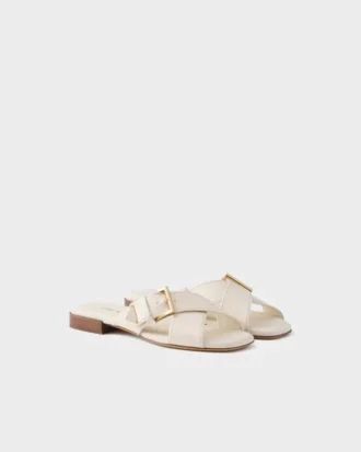 Sandalias de cuero entrecruzadas con hebilla Sandalias de cuero entrecruzadas con hebilla