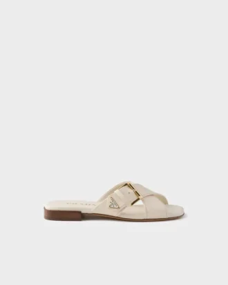 Sandalias de cuero entrecruzadas con hebilla Sandalias de cuero entrecruzadas con hebilla