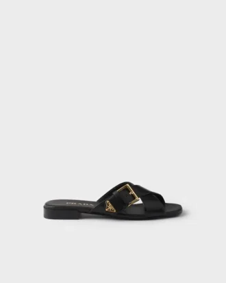 Sandalias de cuero entrecruzadas con hebilla