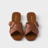 Sandalias de cuero entrecruzadas con hebilla Sandalias de cuero entrecruzadas con hebilla