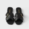 Sandalias de cuero entrecruzadas con hebilla Sandalias de cuero entrecruzadas con hebilla