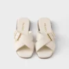 Sandalias de cuero entrecruzadas con hebilla Sandalias de cuero entrecruzadas con hebilla