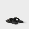 Sandalias de cuero entrecruzadas con hebilla Sandalias de cuero entrecruzadas con hebilla