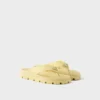 Sandalias de goma con tiras Sandalias de goma con tiras