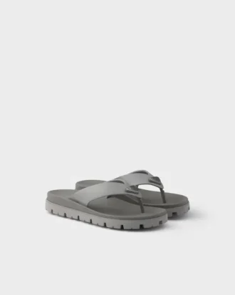 Sandalias de goma con tiras