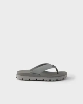 Sandalias de goma con tiras
