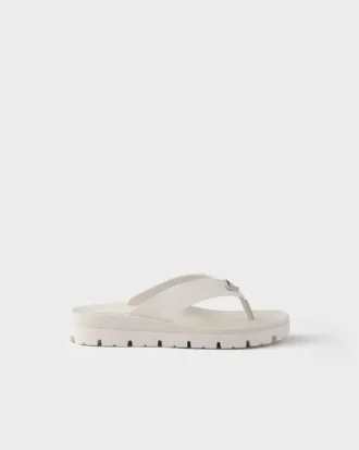 Sandalias de goma con tiras Sandalias de goma con tiras