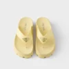 Sandalias de goma con tiras Sandalias de goma con tiras