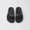 Sandalias de goma con tiras Sandalias de goma con tiras