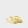 Sandalias de goma con tiras Sandalias de goma con tiras