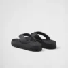 Sandalias de goma con tiras Sandalias de goma con tiras
