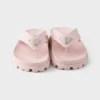 Sandalias de goma con tiras Sandalias de goma con tiras