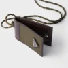 Tarjetero Prada Speedrock de Re-Nylon y piel con correa Tarjetero Prada Speedrock de Re-Nylon y piel con correa