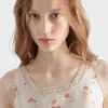 Top de lino con estampado floral bordado Top de lino con estampado floral bordado