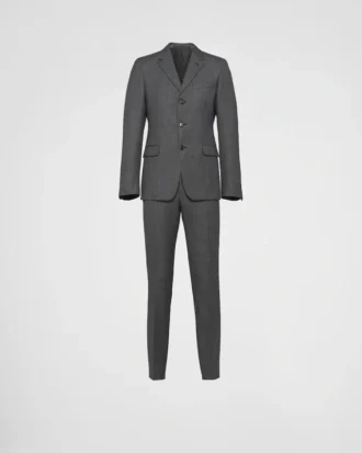 Traje de lana de botonadura sencilla
