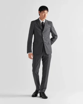 Traje de lana de botonadura sencilla