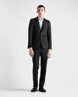 Traje de lana y cachemira de botonadura sencilla