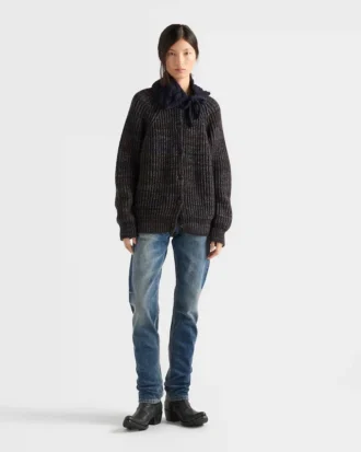 Vaqueros de denim con ribete y corte cónico
