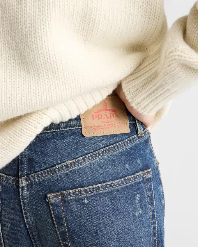 Vaqueros de denim lavado de corte recto Vaqueros de denim lavado de corte recto