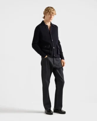 Vaqueros de denim sin tratar con tira de cuero