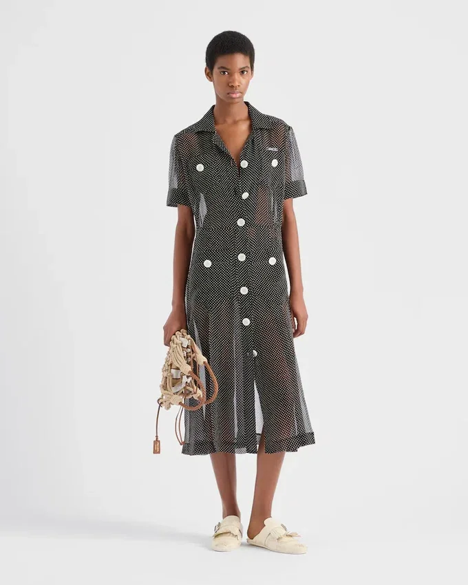 Vestido camisero de gasa de seda con lunares Vestido camisero de gasa de seda con lunares